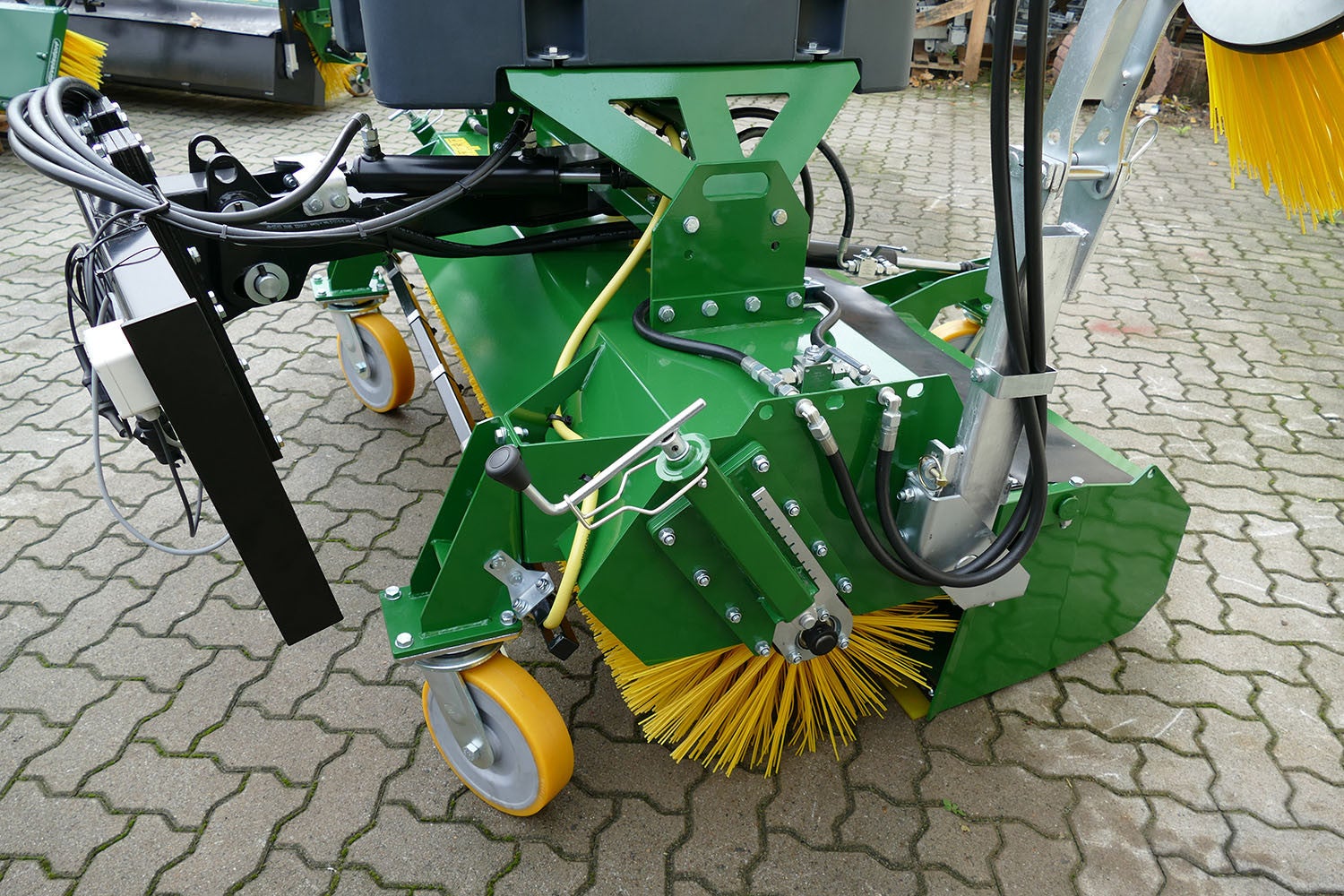 Sopmaskin Profi 150cm, Bultat fäste