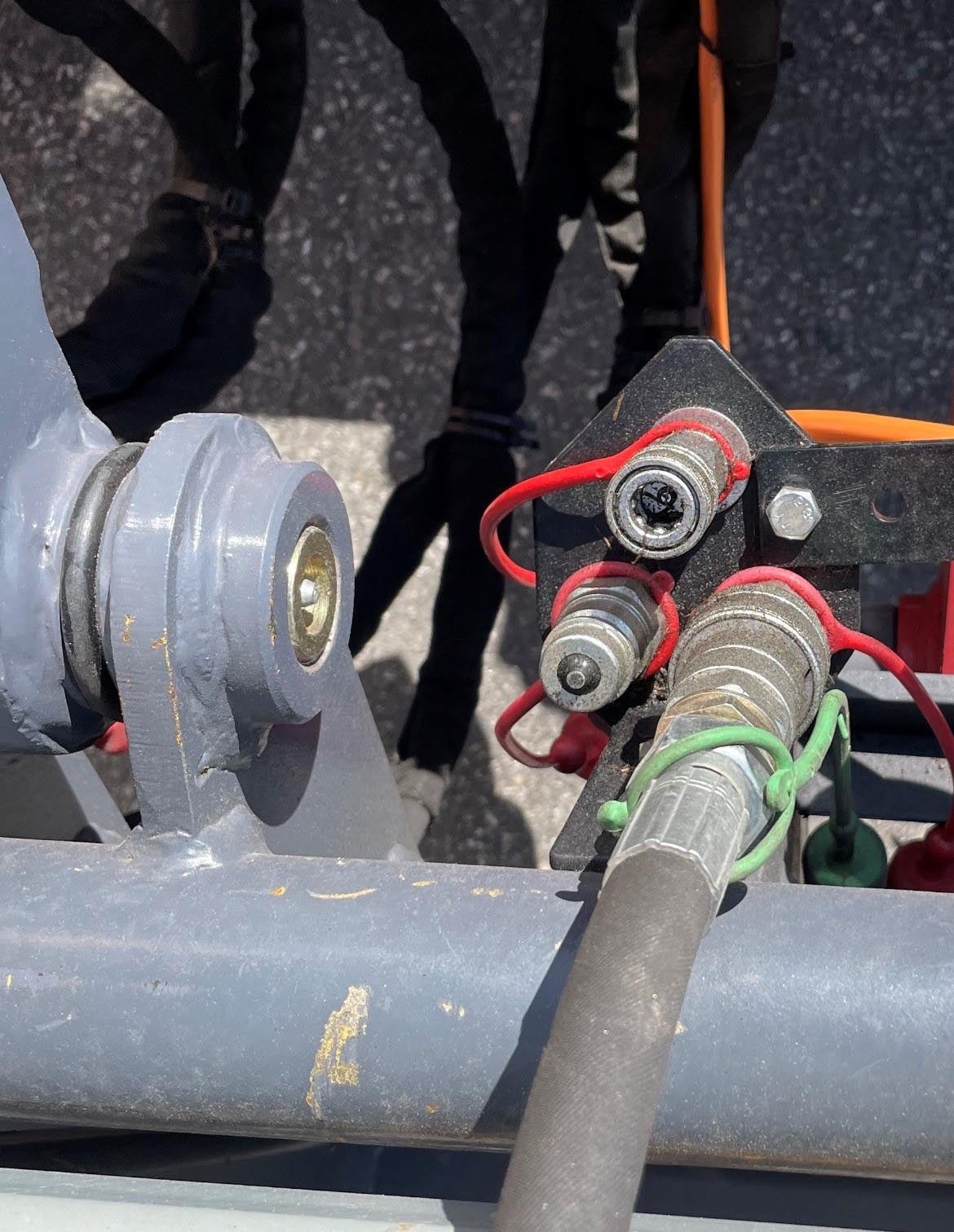 Front drainage on loaders 12 and 13 series