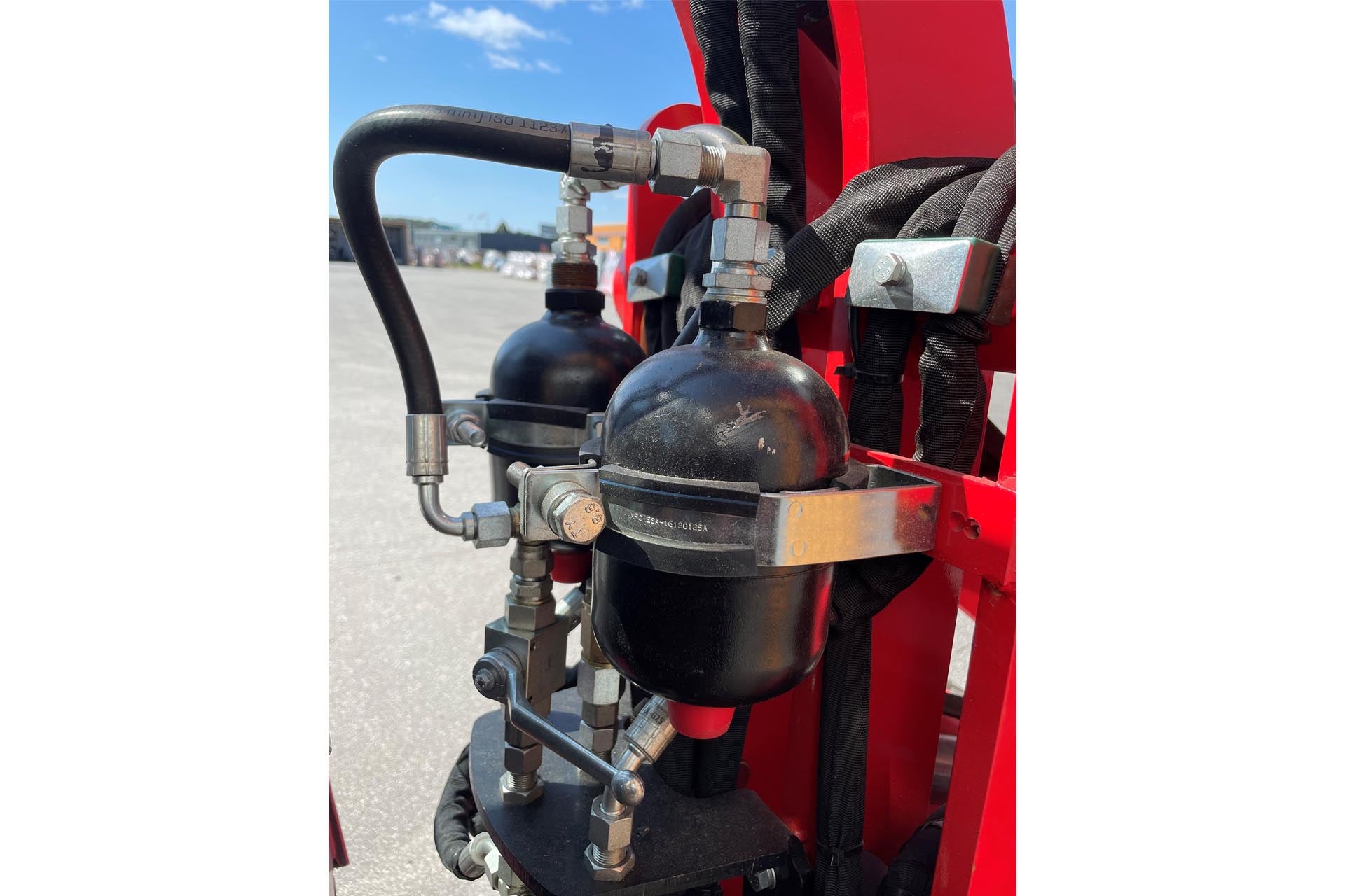 Load damping with two accs. 1238/1244/1248/1350