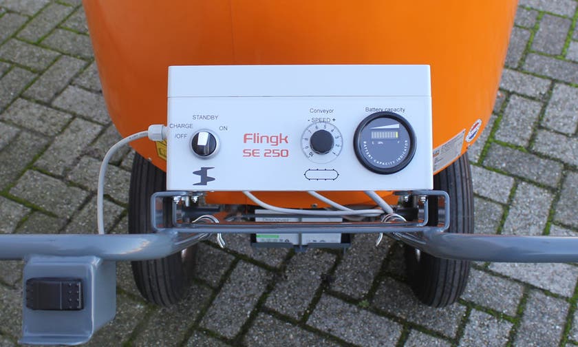 Strökärra med elutmatning 24v