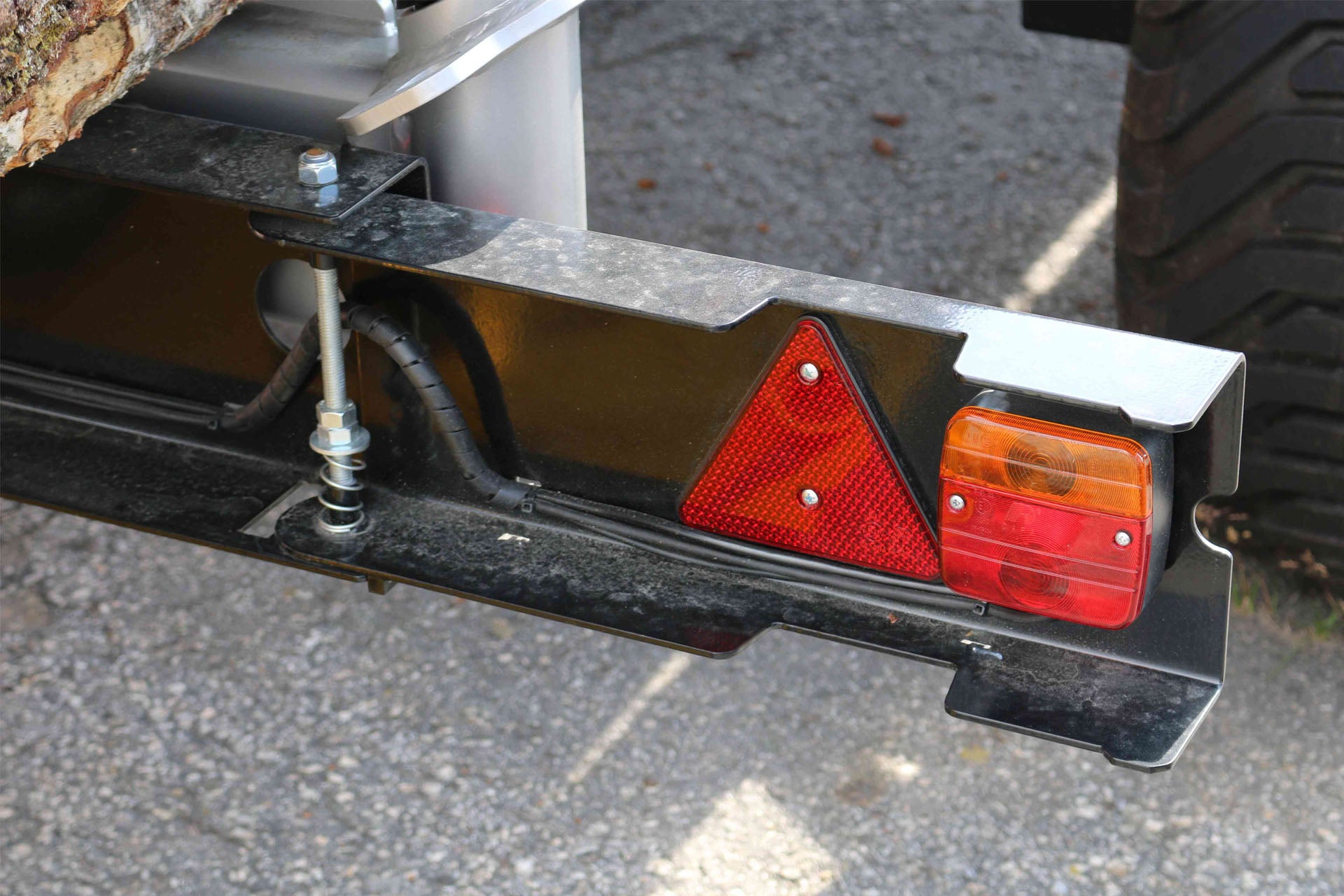 Extendable tail-lights